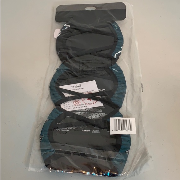 Adult Philadelphia Eagles FOCO Face Covering 3-Pk - Picture 8 of 9